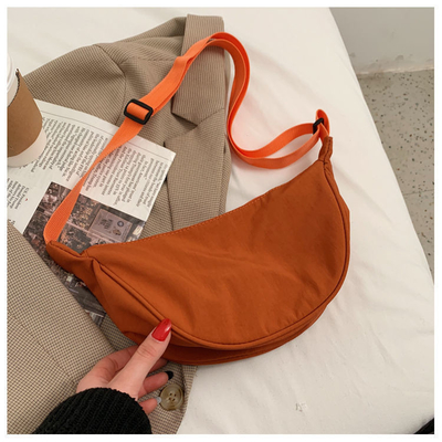 BOLSA DE CROSSBODY de nylon BOLSA de CROSSBODY FEMEÑA 2024 NUEVO DUMPLING LIGHTWEIGHT BOLSA DE BAJO DE LOS ARMOS Todo el hombro BOLSA de lona