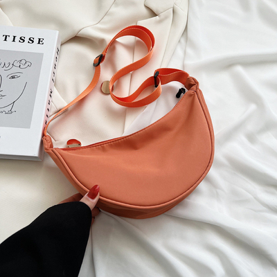 BOLSA DE CROSSBODY de nylon BOLSA de CROSSBODY FEMEÑA 2024 NUEVO DUMPLING LIGHTWEIGHT BOLSA DE BAJO DE LOS ARMOS Todo el hombro BOLSA de lona