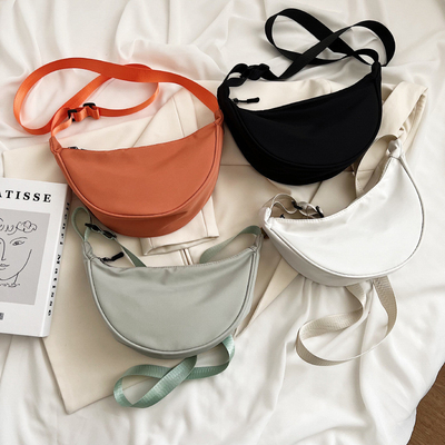 BOLSA DE CROSSBODY de nylon BOLSA de CROSSBODY FEMEÑA 2024 NUEVO DUMPLING LIGHTWEIGHT BOLSA DE BAJO DE LOS ARMOS Todo el hombro BOLSA de lona