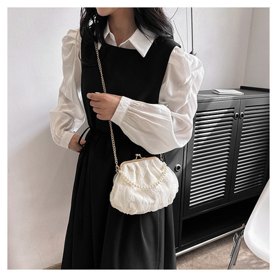 2024 NUEVO RETRO FAIRY SOLID COLOR PEQUEÑO BORSA BLANCA BORSA PERLA de mano de mujer de hilo de red en un simple bolso de cuerpo cruzado