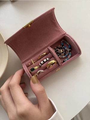 Nueva caja de joyas de terciopelo de alta calidad anillo pulsera collar caja de almacenamiento de viaje joyas pequeñas portátiles