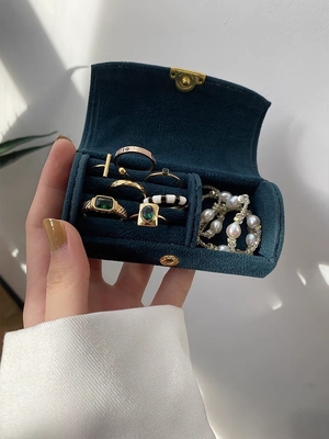 Nueva caja de joyas de terciopelo de alta calidad anillo pulsera collar caja de almacenamiento de viaje joyas pequeñas portátiles