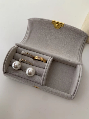 Nueva caja de joyas de terciopelo de alta calidad anillo pulsera collar caja de almacenamiento de viaje joyas pequeñas portátiles