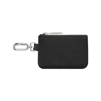 La moda de la billetera de LULU se llevará de la mano con la bolsa de tarjetas.