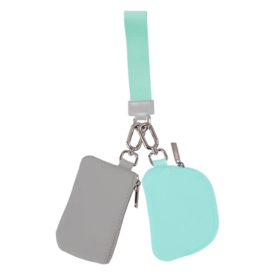 La moda de la billetera de LULU se llevará de la mano con la bolsa de tarjetas.