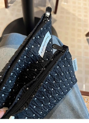 Polka DOT NEGRO BORSA DE MAQUILLAJE BORSA de almacenamiento de cuidado de la piel dulce BORSA de transporte de monedas portátiles BORSA de viaje Lavado