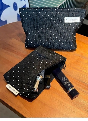 Polka DOT NEGRO BORSA DE MAQUILLAJE BORSA de almacenamiento de cuidado de la piel dulce BORSA de transporte de monedas portátiles BORSA de viaje Lavado