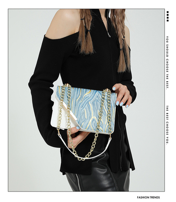 Bolso de mujer nueva moda bolso cuadrado pequeño nicho mayorista retro simple arena rápida todo el hombro único cha crossbody