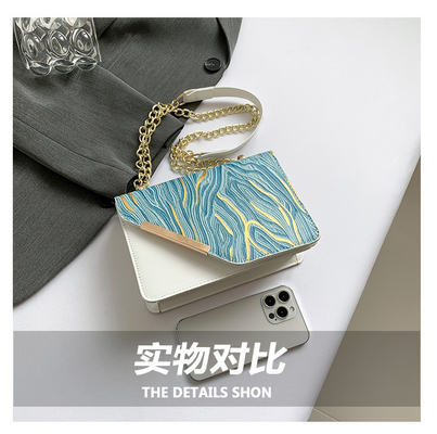 Bolso de mujer nueva moda bolso cuadrado pequeño nicho mayorista retro simple arena rápida todo el hombro único cha crossbody