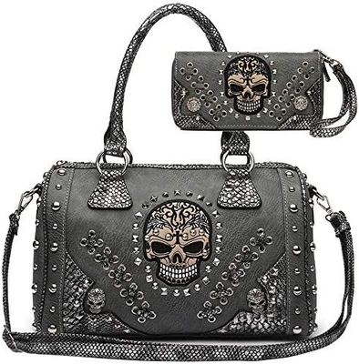 El día de los muertos, el día de los muertos, el día de los muertos.