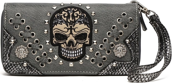 El día de los muertos, el día de los muertos, el día de los muertos.