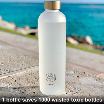 Botella de agua ARCANA Arc con marcador de tiempo - Botellas de agua motivacionales con tiempos para beber - Plástico congelado libre de BPA