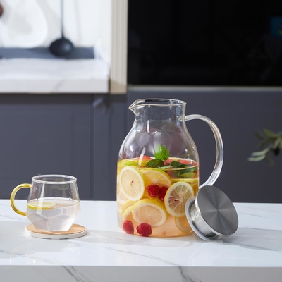 Jarrón de vidrio Karafu con tapa, jarra de agua resistente al calor de 68 oz para agua caliente / fría, té helado y jugo de bebida clara