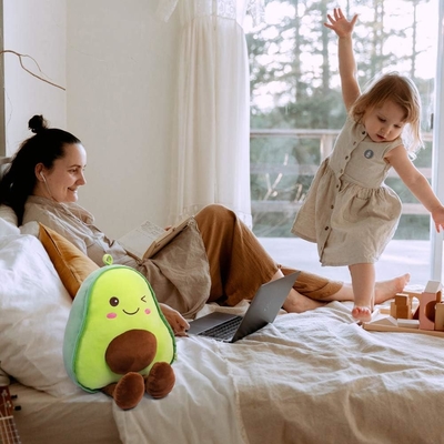 16.5 pulgadas acurrucado fruta de aguacate rellena suave peluche lanzar almohada regalo para los niños, comida en forma de lanzar almohada juguete para Navidad