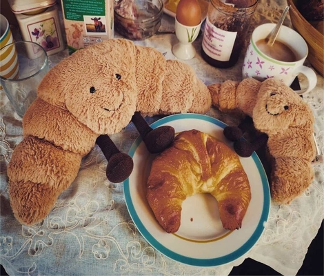 Peso Plush 9 &quot; Croissant Plush Sonrisa linda Croissant Paño almohada relleno Animales divertidos comida blanda Plushies