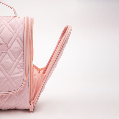 Bolsa de maquillaje rosa hecha con materiales de alta calidad y enfocado en la funcionalidad.