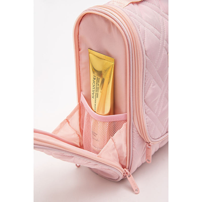 Bolsa de maquillaje rosa hecha con materiales de alta calidad y enfocado en la funcionalidad.