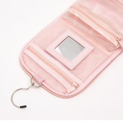 Bolsa de maquillaje rosa hecha con materiales de alta calidad y enfocado en la funcionalidad.