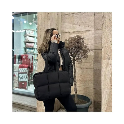 Bolsas de moda puffy con colchas para mujeres Personaliza tus bolsas con servicios OEM y ODM