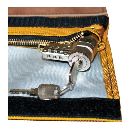 Bolso de mensajería resistente al fuego   Made to order Con el acabado de piel de toba, fondo cuadrado, palos palmeados duraderos y cerradura incorporada, es sin duda un producto valioso en todas las oficinas, salas de correo o almacenes!