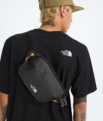Bolso Fanny Packs Compartimiento principal con cremallera tiene un bolsillo de malla de cremallera segura con un clip de llave