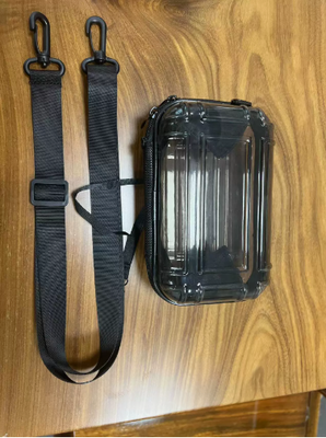 Mini bolsa de maquillaje de viaje transparente, bolsa de 7 pulgadas con un solo hombro, bolsa de viaje de cuerpo cruzado, bolsa de almacenamiento PC de cáscara dura, bolsa cuadrada pequeña de aviación