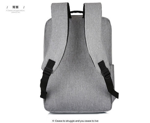 Fabrica al por mayor Mochila portátil de interior de nylon impermeable con cierre de cremallera Mochila portátil de nylon impermeable con interfaz USB