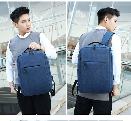 Fabrica al por mayor Mochila portátil de interior de nylon impermeable con cierre de cremallera Mochila portátil de nylon impermeable con interfaz USB